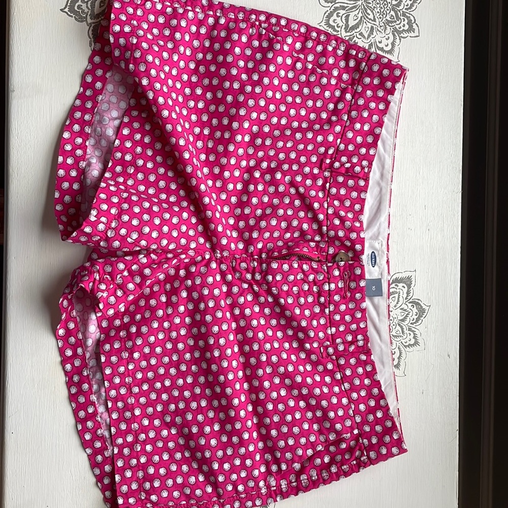 Old navy sea shell shorts